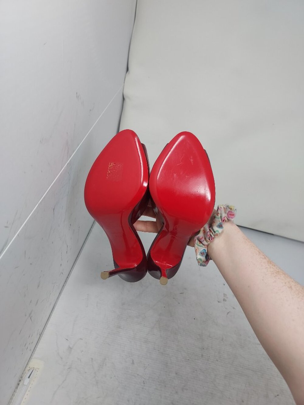 CHRISTIAN LOUBOUTIN Me Dolly Patent Red Burgundy Mule Sandal - Picture 2 of 13